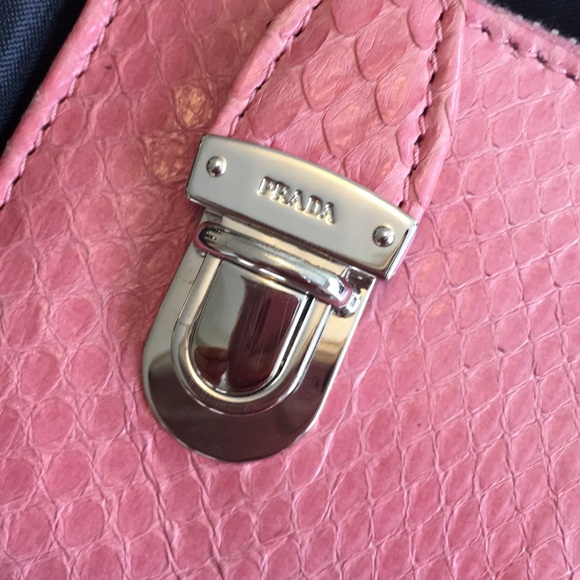 Pink python clutch. In excellent condition. - Picture 3 of 5